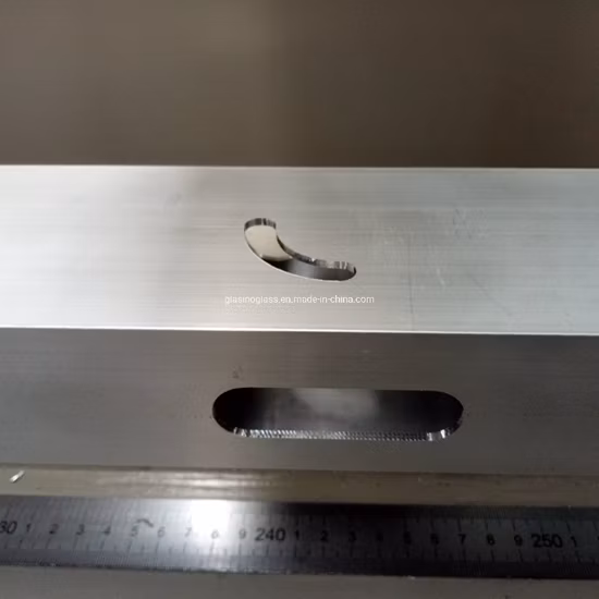 Fresatrice per fresatura di fori per serrature CNC per profili automatici di finestre e porte in alluminio / UPVC / PVC
